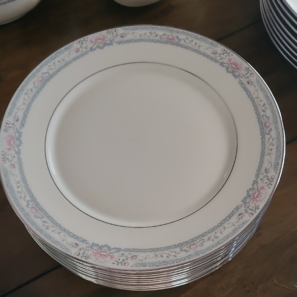 Lenox China "Charleston" 10 3/4" Dinner plates